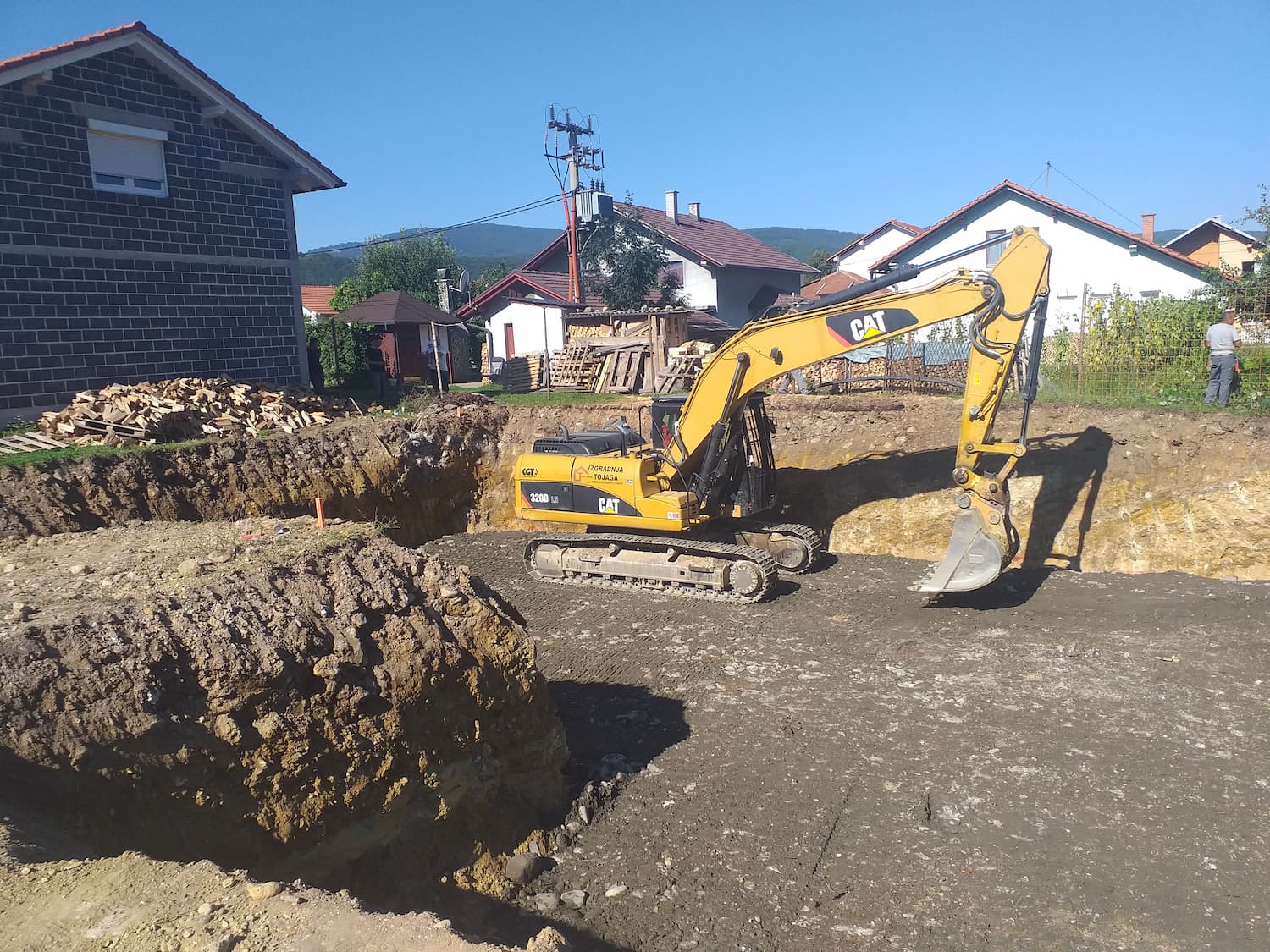 Pogledaj galeriju Izvođenje radova na izgradnji višestambenog objekta u Gornjem Vakufu - Uskoplje